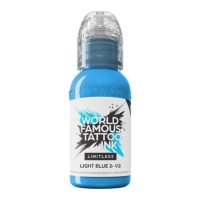 Blaue Tattoofarbe Flasche, 30 ml, vor weißem Hintergrund