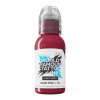 Tattoo-Tinte in dunklem Pink, 30 ml Flasche auf weißem Hintergrund