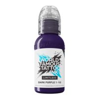 Lila Tattoofarbe Flasche von World Famous Ink auf weißem Hintergrund
