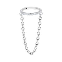 Hinged Ring aus Titan in Weißgold mit Kristallkette auf weißem Hintergrund