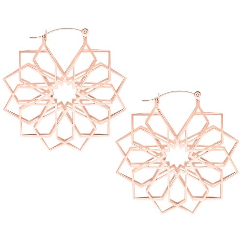 Roségoldene Kaleidoscope Hoops Ohrringe auf weißem Hintergrund