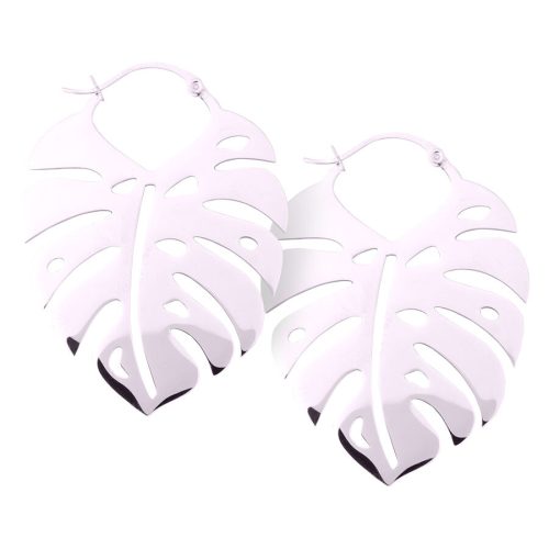 Silberne Monstera Blatt Ohrringe auf weißem Hintergrund, glänzend und stilvoll