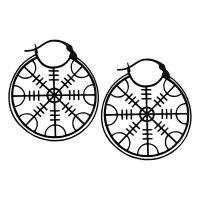 Zwei schwarze Edelstahl-Ohrringe mit Helm of Awe Symbol auf weißem Hintergrund