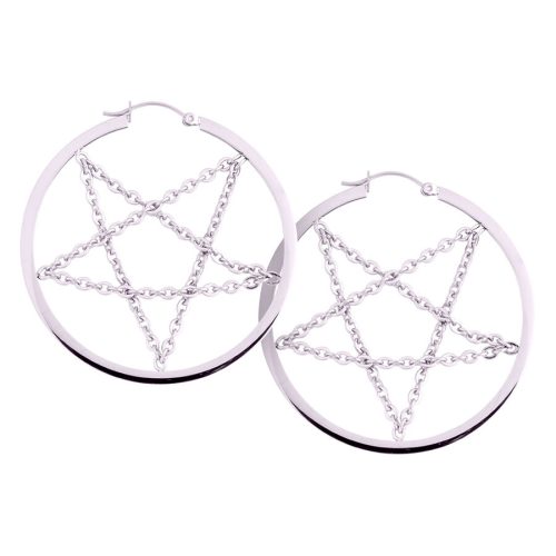 Silberne Ohrringe mit Pentagramm und Kettendesign auf weißem Hintergrund