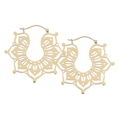 Goldene Magnolia Hoops Ohrringe aus Chirurgenstahl auf weißem Hintergrund
