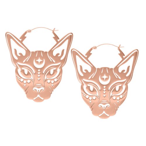 Zwei Sphynx Hoops Ohrringe aus Chirurgenstahl in Roségold auf weißem Hintergrund