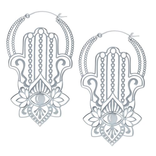 Zwei silberne Khamsa Ohrringe aus Chirurgenstahl mit filigranem Design auf weißem Hintergrund