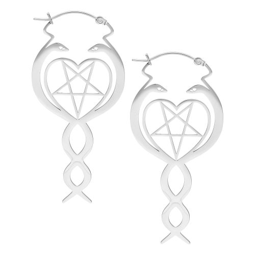 Zwei silberne Nagini Hoops Ohrringe mit Schlangenmotiv und Pentagramm auf weißem Hintergrund