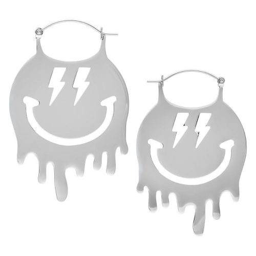 Paar silberne Smiley Creolen mit Blitzmotiv auf weißem Hintergrund