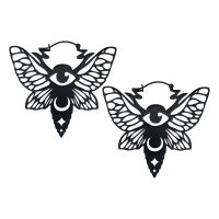 Schwarze Moth Hoops Ohrringe mit Flügel- und Augendesign auf weißem Hintergrund