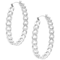 Silberne Curbchain Hoops aus Chirurgenstahl mit Klappverschluss auf weißem Hintergrund