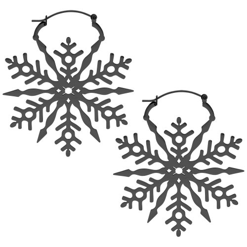 Zwei schwarze Schneeflocken-Ohrringe auf weißem Hintergrund