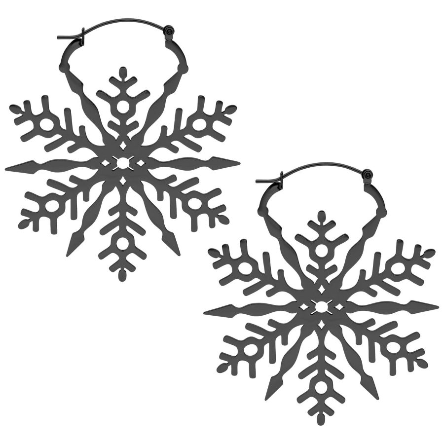 Zwei schwarze Schneeflocken-Ohrringe auf weißem Hintergrund