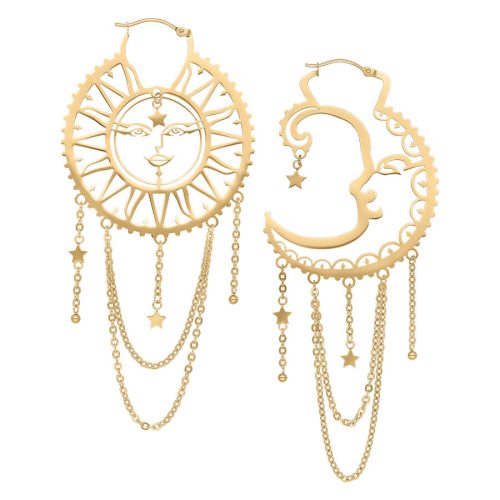 Goldene Sun Moon Creolen mit Sonne und Mond Design auf weißem Hintergrund