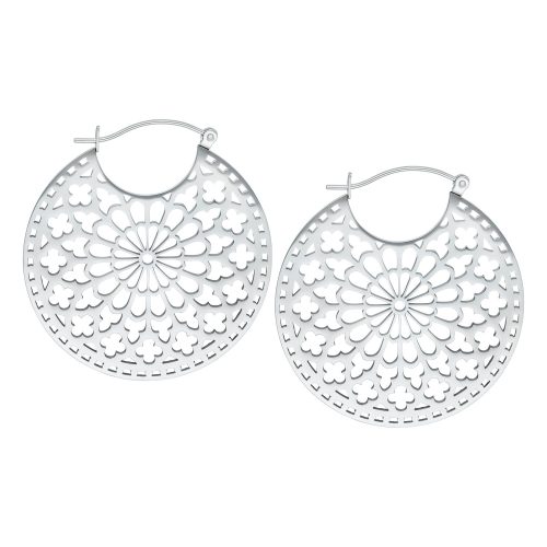 Silberne runde Cathedral Hoops Ohrringe mit filigranem Design auf weißem Hintergrund