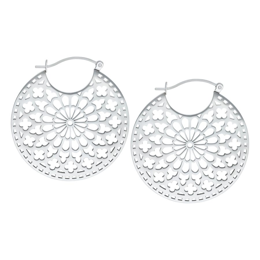 Silberne runde Cathedral Hoops Ohrringe mit filigranem Design auf weißem Hintergrund