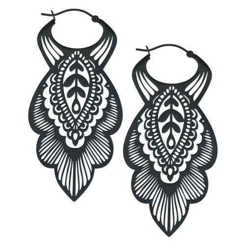 Schwarze Mandala Leaf Hoops aus Chirurgenstahl auf weißem Hintergrund