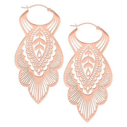 Roségoldene Mandala Leaf Hoops Ohrringe auf weißem Hintergrund