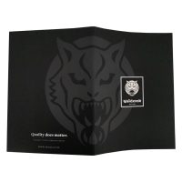 Schwarze DIN A4 Mappe von Wildcat mit prominentem Logo und Schriftzug.