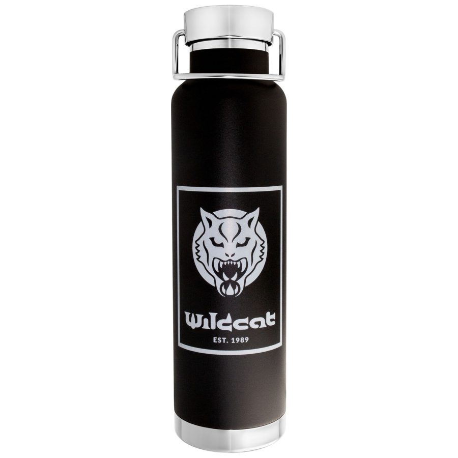Schwarze Vakuum Isolierflasche mit Wildcat Logo auf weißem Hintergrund