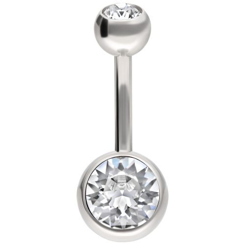 Silbernes Bauchnabelpiercing aus Titan mit klaren Kristallen auf weißem Hintergrund