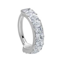 Silberner Piercingring mit klaren Kristallen, 1,2 mm Stärke, auf weißem Hintergrund
