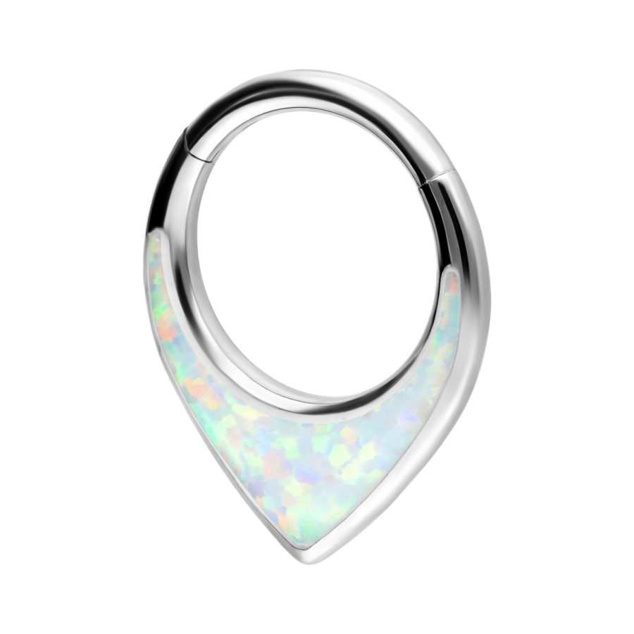 Silberner Septum Clicker aus Titan mit opalisierenden Kristallen auf weißem Hintergrund