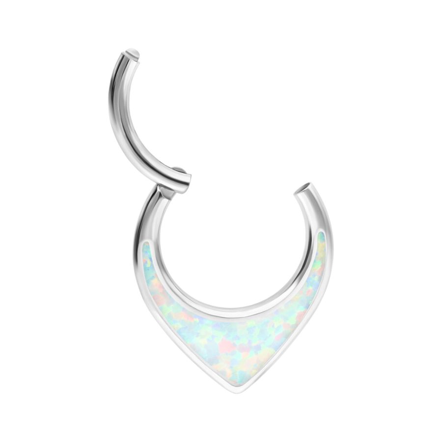 Silberner Septum Clicker mit weißem synthetischem Opal auf weißem Hintergrund