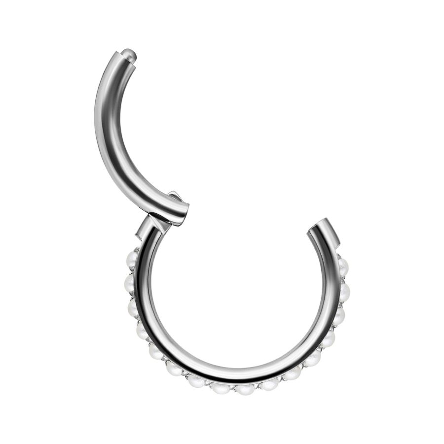 Silberner Pearl Clicker mit 6,0 mm Innendurchmesser auf weißem Hintergrund