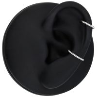 Silberner Titan-Piercingring, 6,0 mm, auf schwarzem Hintergrund