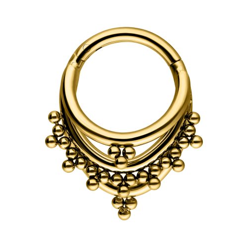 Goldener Piercingring mit dreifachen Bögen und Kügelchen auf weißem Hintergrund