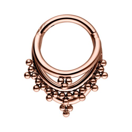 Roségoldener Piercingring mit orientalischem Design auf weißem Hintergrund