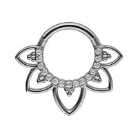 Septum Clicker aus schwarzem Titan mit klaren Kristallen auf weißem Hintergrund