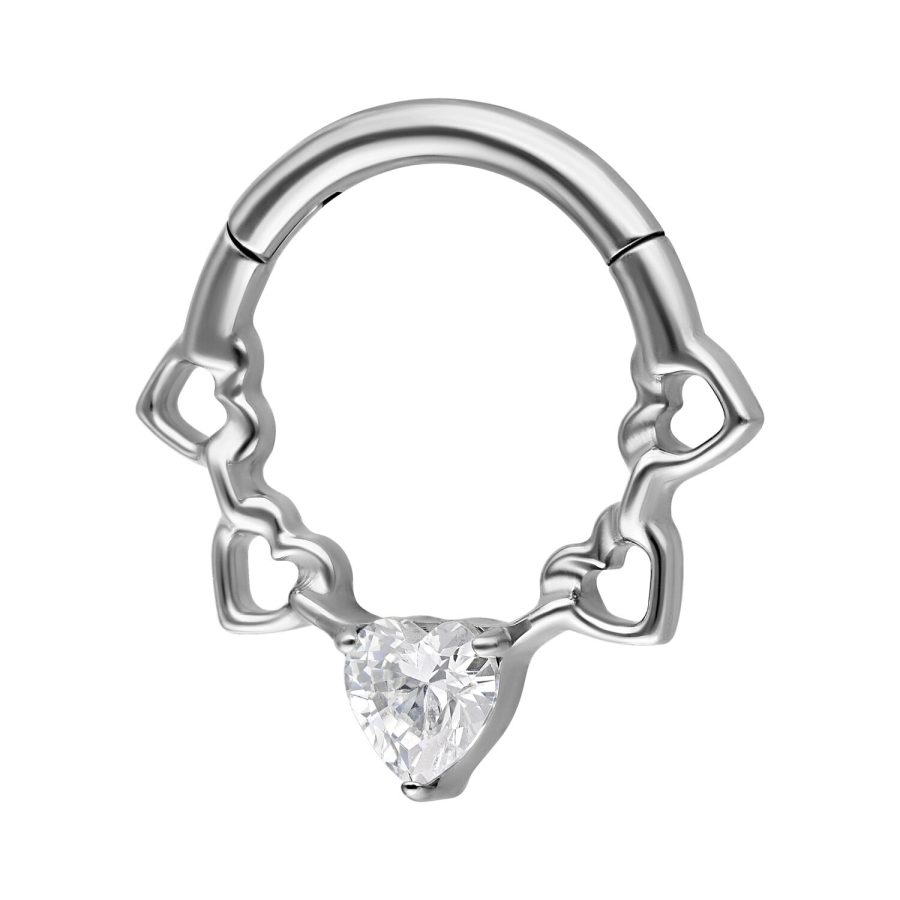 Silberner Septum Clicker mit Herzdesign und Kristall auf weißem Hintergrund