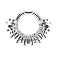 Silberner Septum Clicker aus Titan mit strahlenförmigen Zirkonia auf weißem Hintergrund