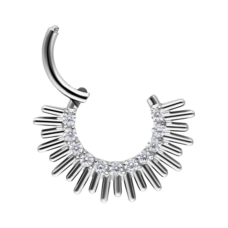Silberner Septum Clicker aus Titan mit funkelnden Kristallen auf weißem Hintergrund