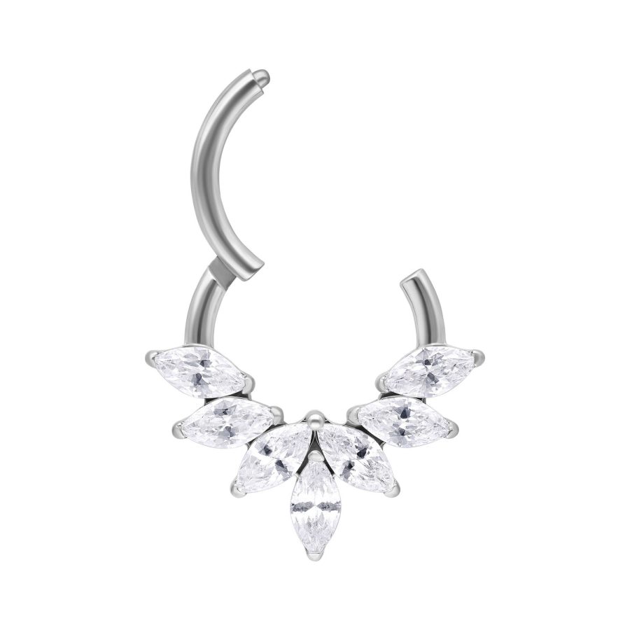 Silberner Septum Clicker mit Marquise Kristallen auf weißem Hintergrund