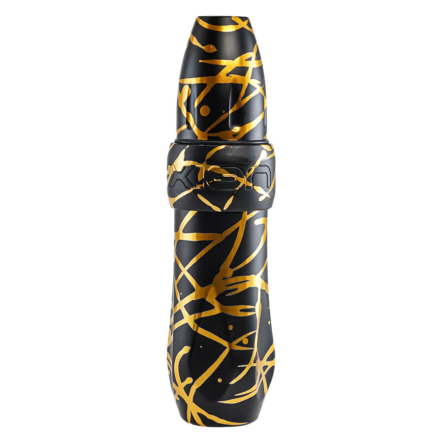 Tattoo Pen in Schwarz mit goldenen Mustern auf weißem Hintergrund