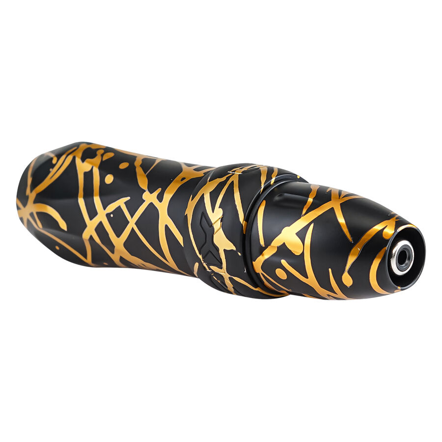 Tattoo-Maschine Spektra Xion Pen in Schwarz mit goldenen Mustern auf weißem Hintergrund