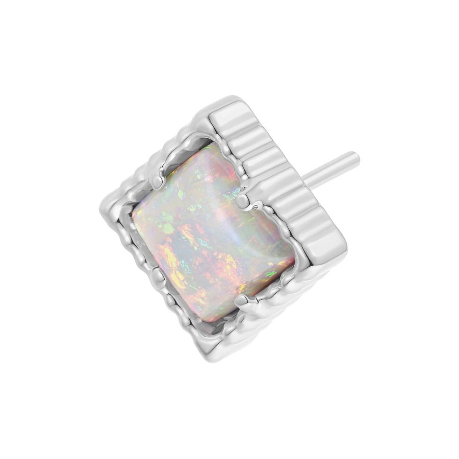 Quadratischer synthetischer Opal in silberner Fassung, Nahaufnahme