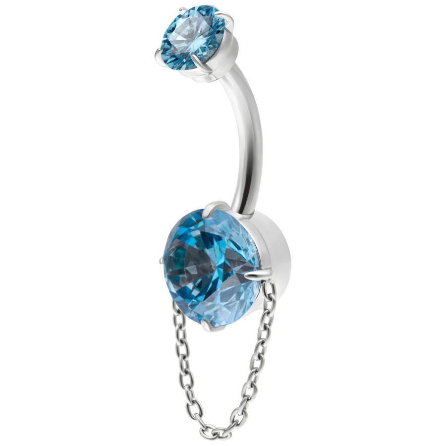 Bauchnabelpiercing mit zwei türkisfarbenen Kristallen und einer Kette, in einem geschwungenen Design auf weißem Hintergrund