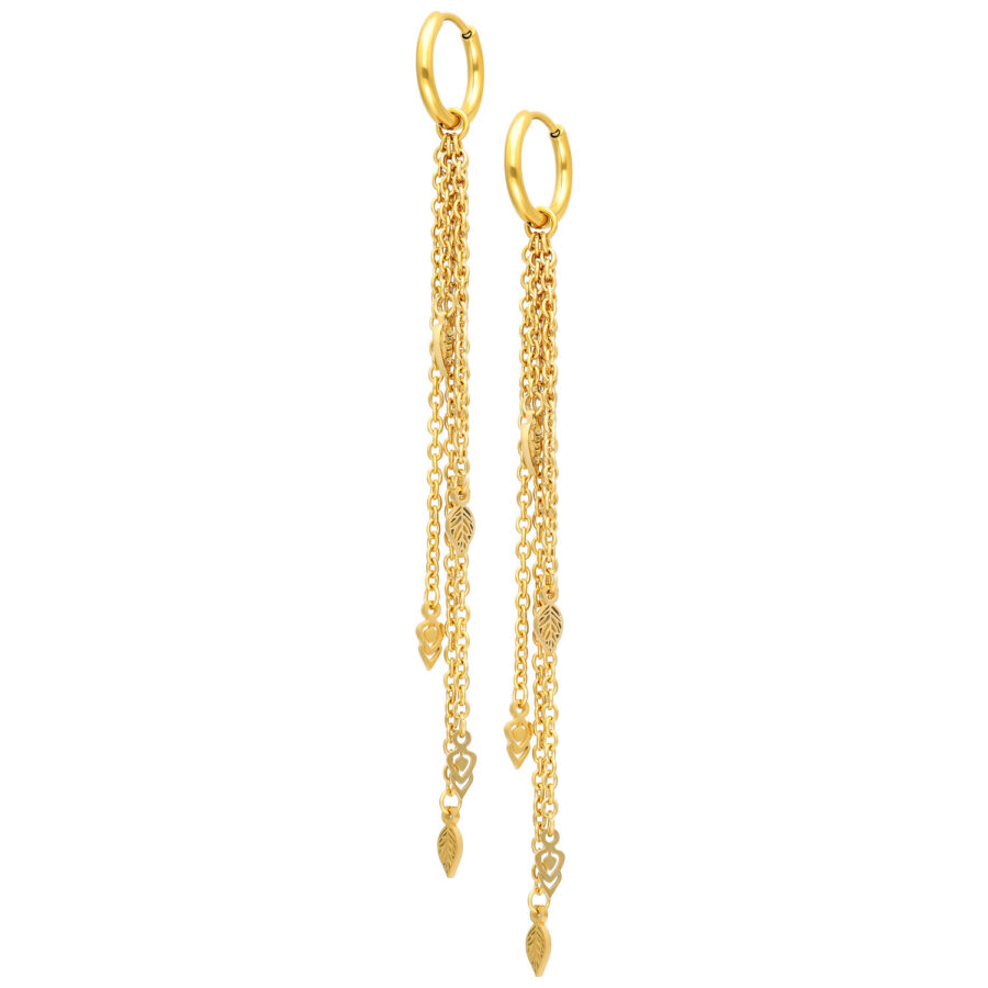 Goldene Ohrringe mit langen, feinen Kettenanhängern, auf weißem Hintergrund