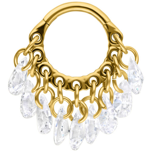 Goldener Piercing-Ring mit klaren Kristallen, hängend an einem Ring, auf weißem Hintergrund