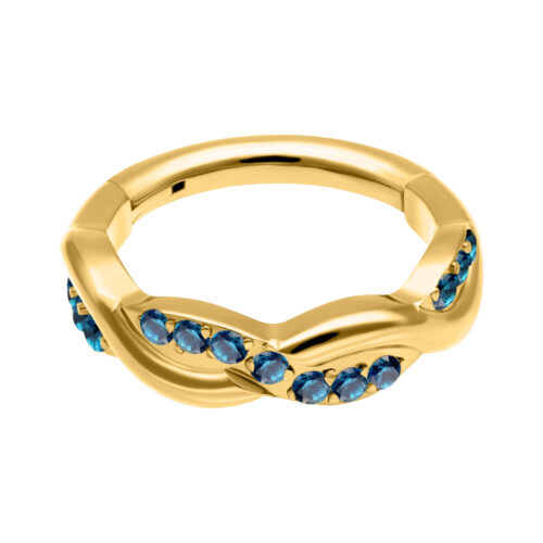 Goldener Ring mit türkisfarbenen Kristallen auf weißem Hintergrund