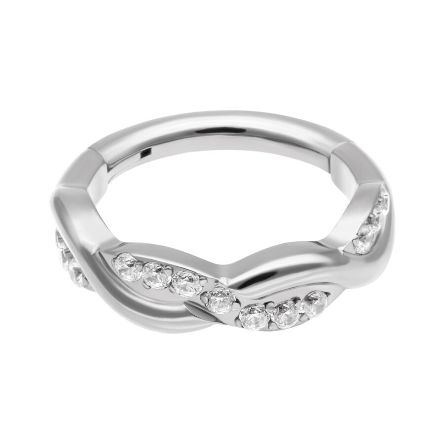 Silberner Ring mit geschwungenem Design und klaren Kristallen auf weißem Hintergrund