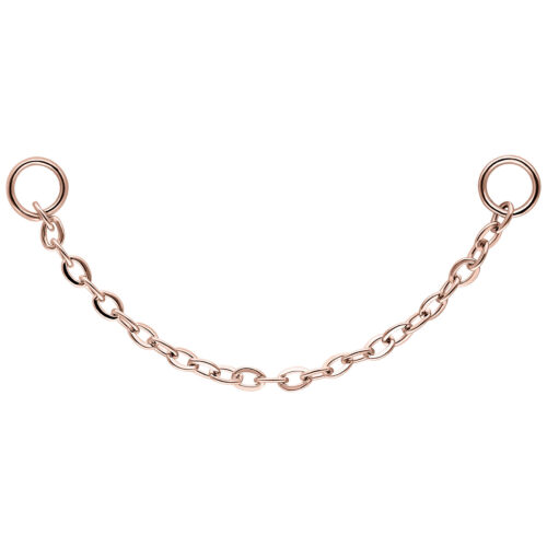 Roségoldene Kette mit zwei Ringen auf weißem Hintergrund